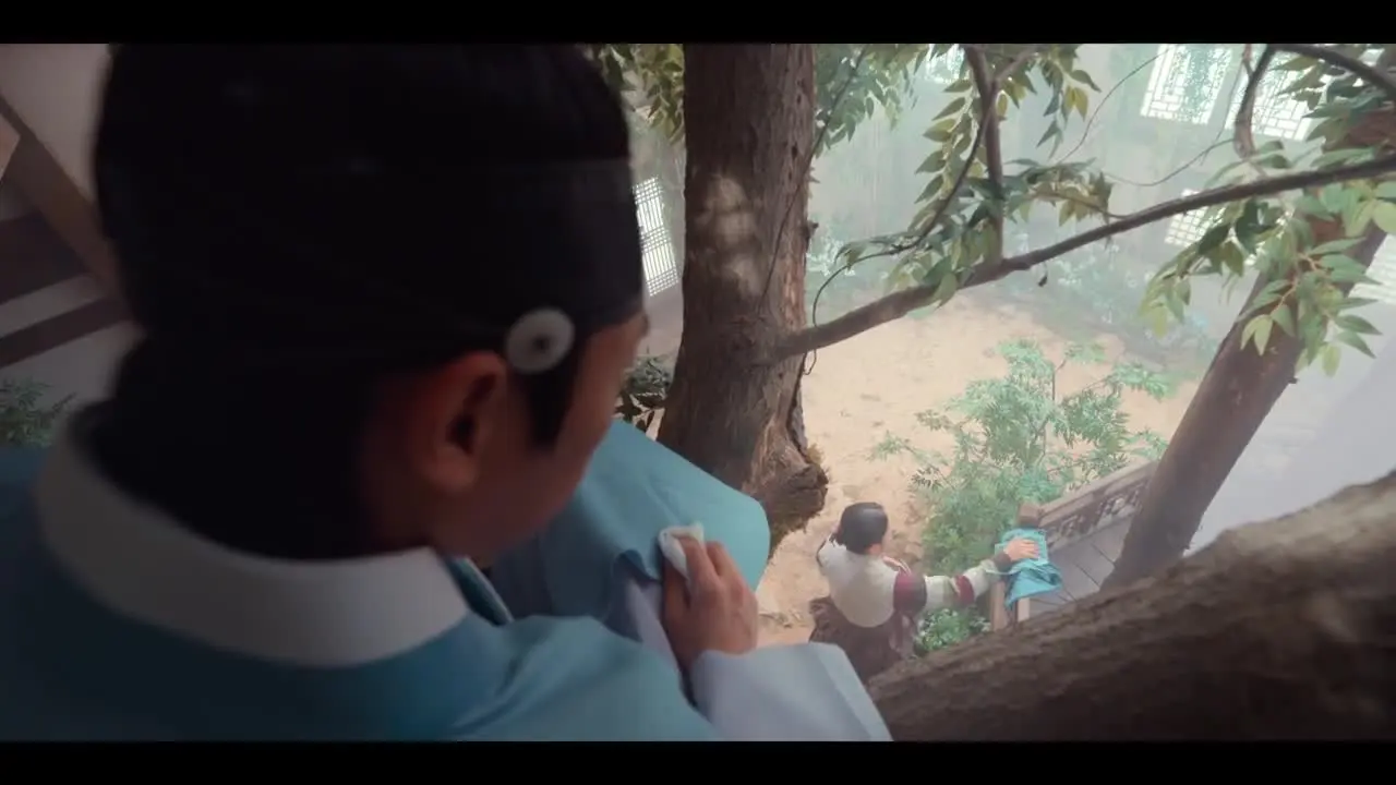 Струящаяся над рекой луна обложка