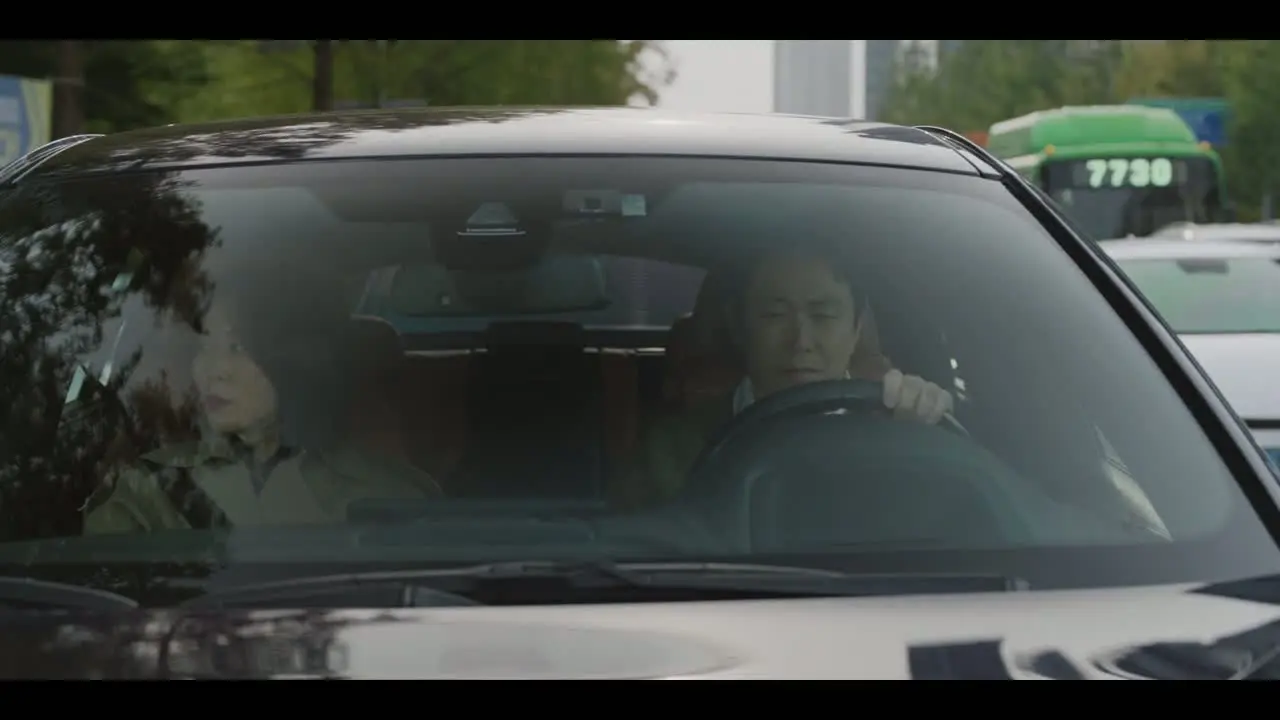 Каждый борется со своей собственной никчемностью обложка